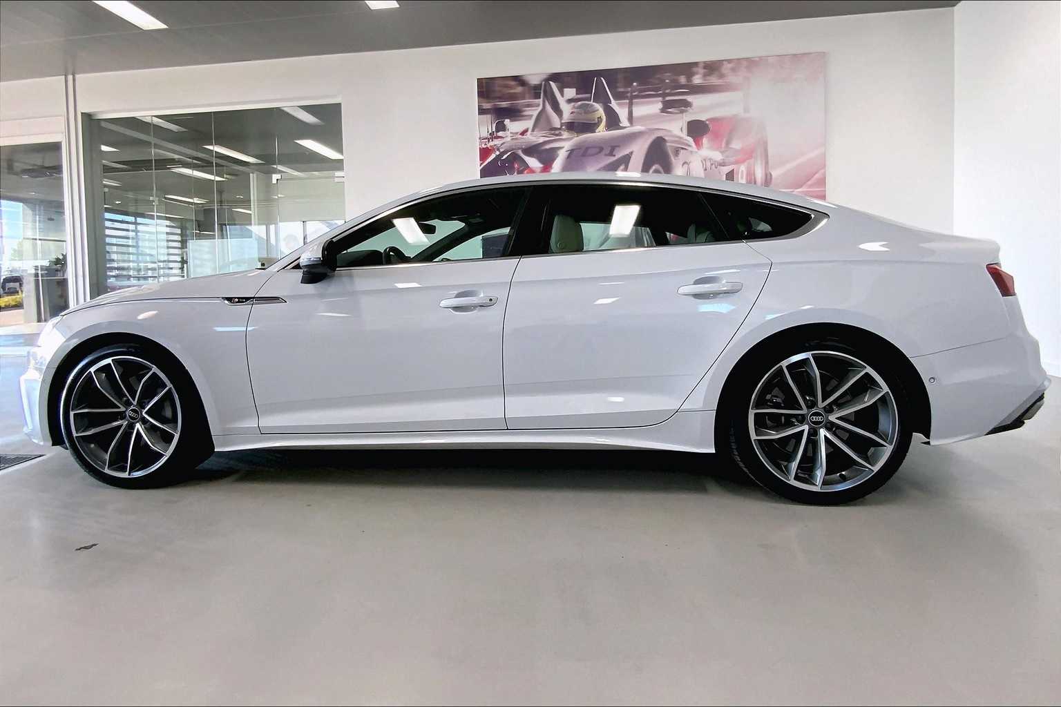 2022 Audi A5 S line Quattro Prestige photo 3