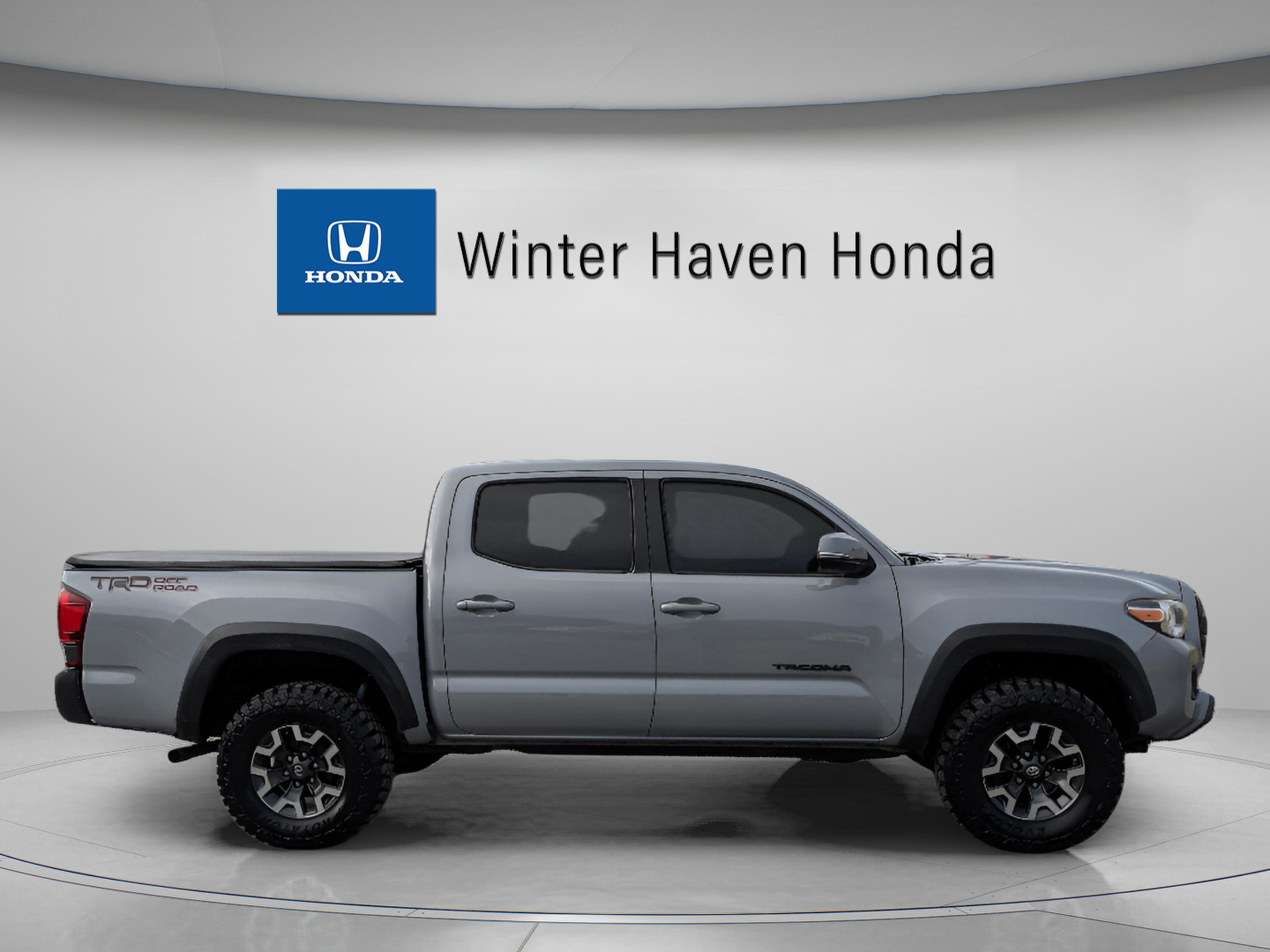 2018 Toyota Tacoma TRD Off-Road photo 4