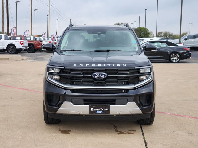 2025 Ford Expedition Platinum MAX photo 2