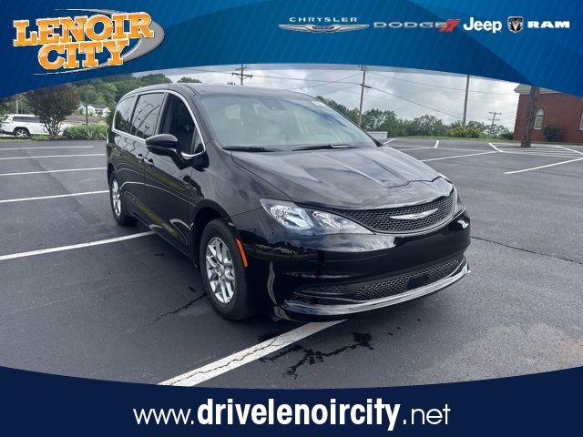 2025 Chrysler Voyager LX's photo