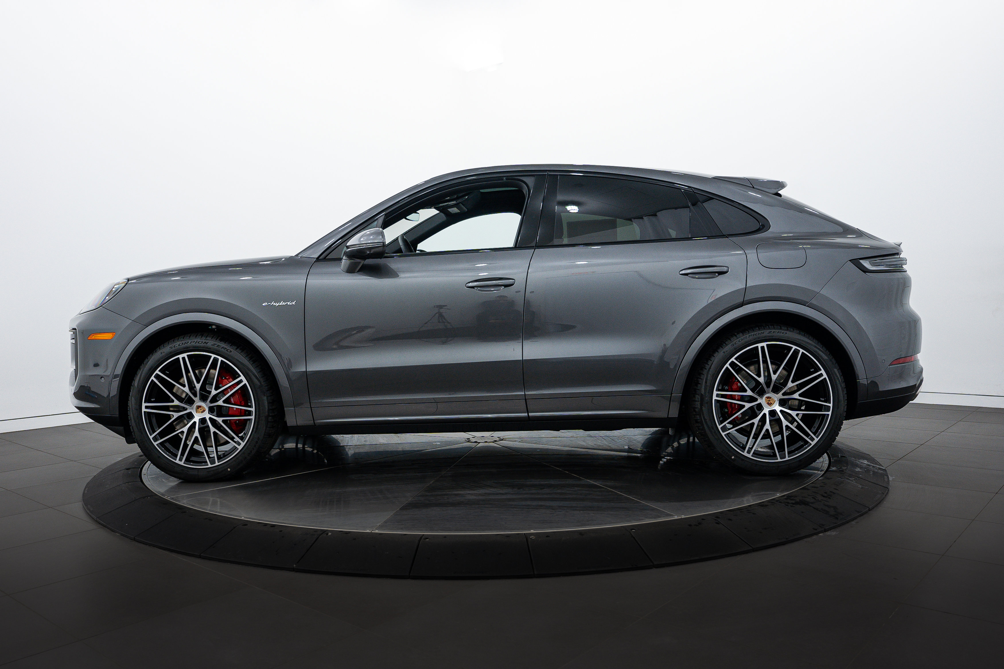 2025 Porsche Cayenne S E-Hybrid Coupe photo 2