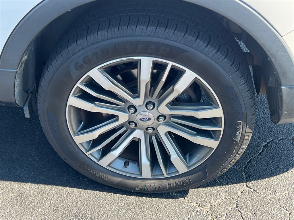 2017 Ford Explorer Platinum photo 17