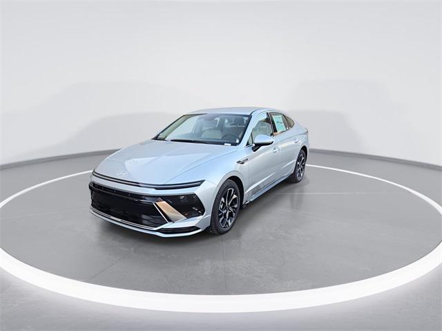 2025 Hyundai Sonata SEL photo 3
