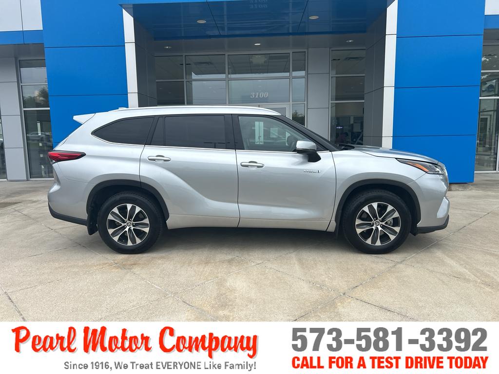 2021 Toyota Highlander Hybrid XLE photo 2