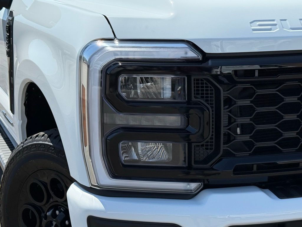 2026 Ford F-250 Lariat photo 3