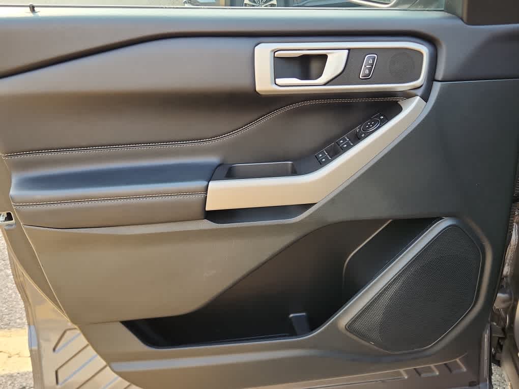 2023 Ford Explorer XLT photo 10