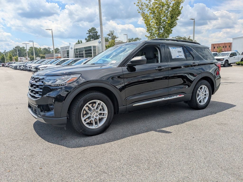 2025 Ford Explorer photo 8
