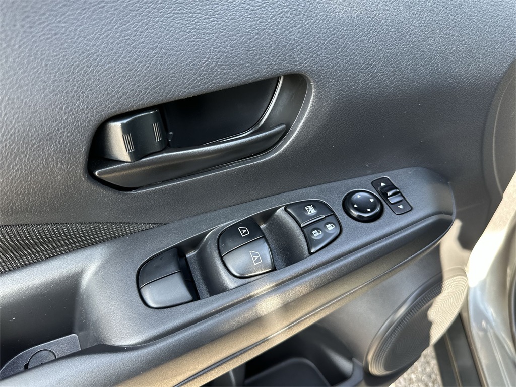 2022 Nissan Kicks S photo 13