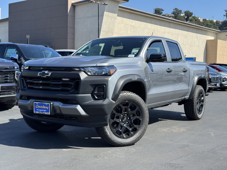 2026 Chevrolet Colorado Trail Boss photo 2