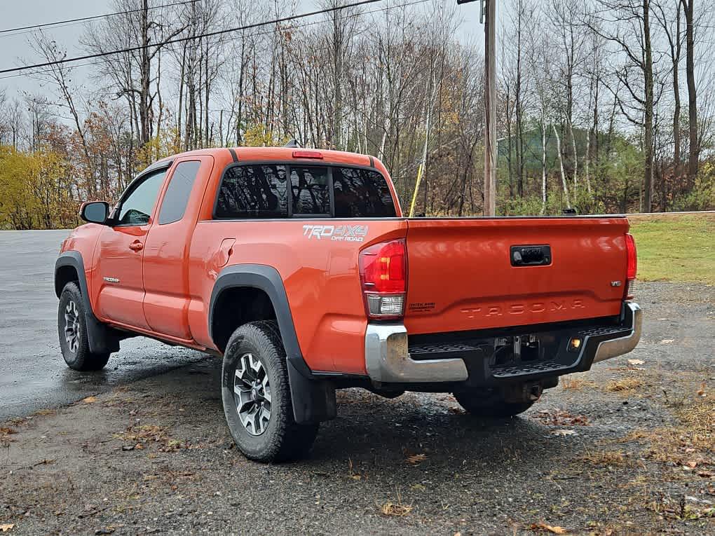 2016 Toyota Tacoma SR5 TRD Sport photo 3
