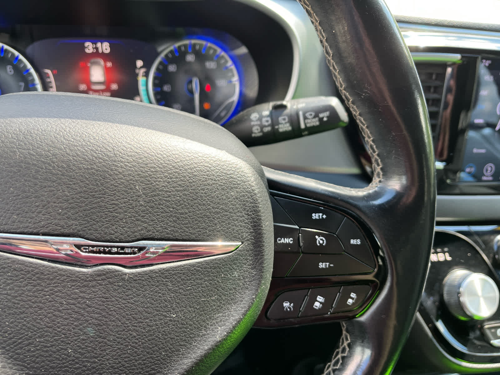 2018 Chrysler Pacifica Touring L photo 26