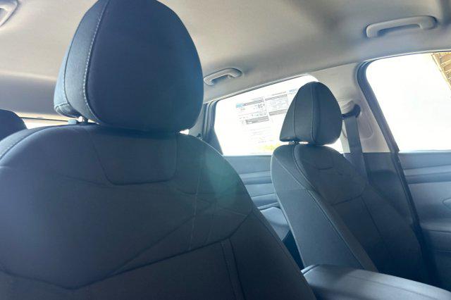 2025 Hyundai Tucson SE photo 17
