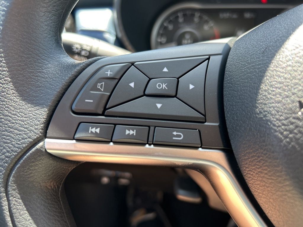 2025 Nissan Versa SV photo 18