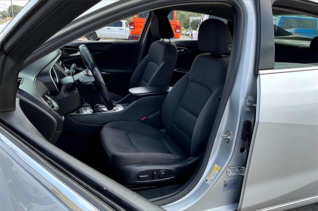2022 Chevrolet Malibu RS photo 21