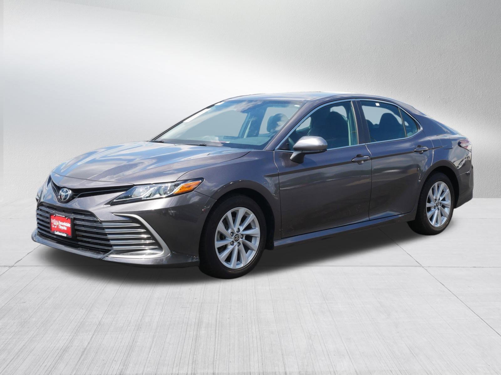 2023 Toyota Camry LE photo 3