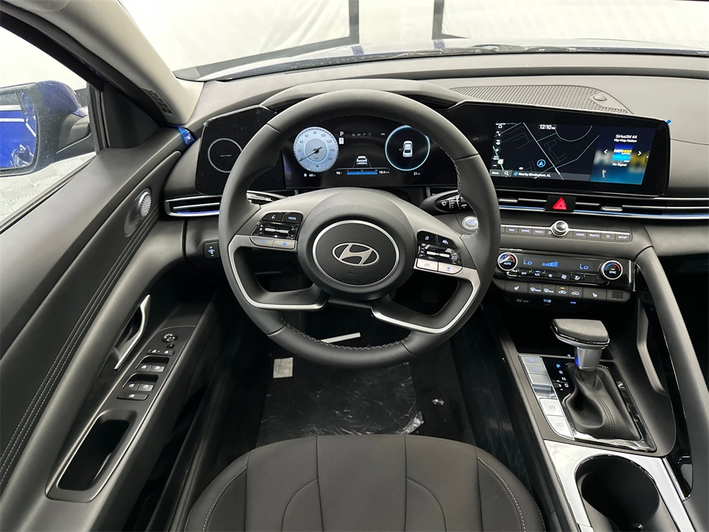 2025 Hyundai Elantra SEL Convenience photo 22