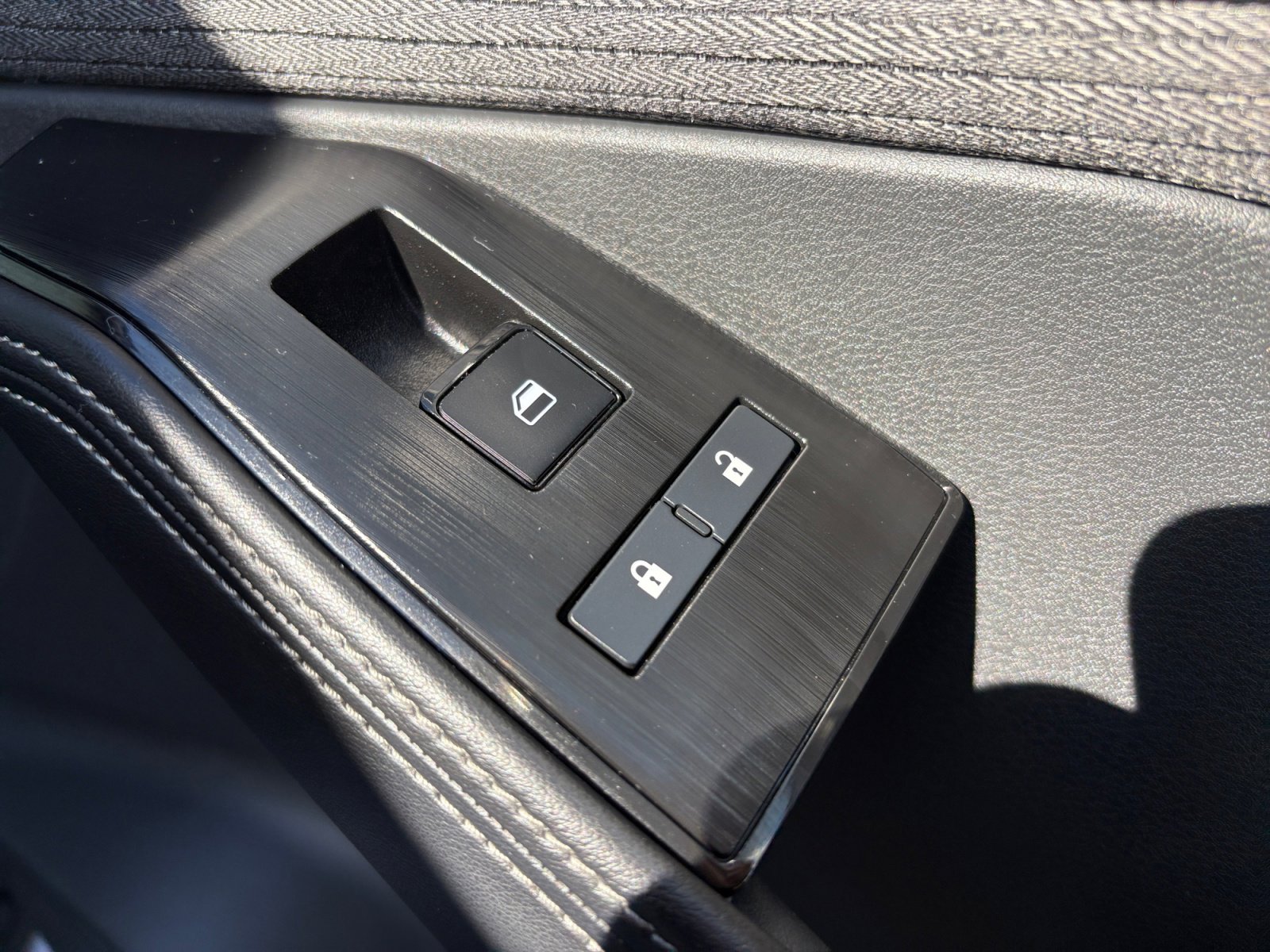 2021 Nissan Rogue SV photo 31