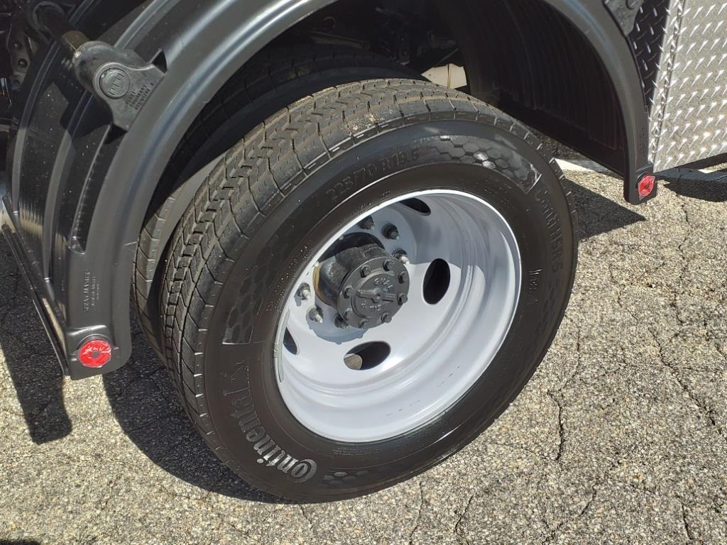 2024 Ford F-550 photo 4