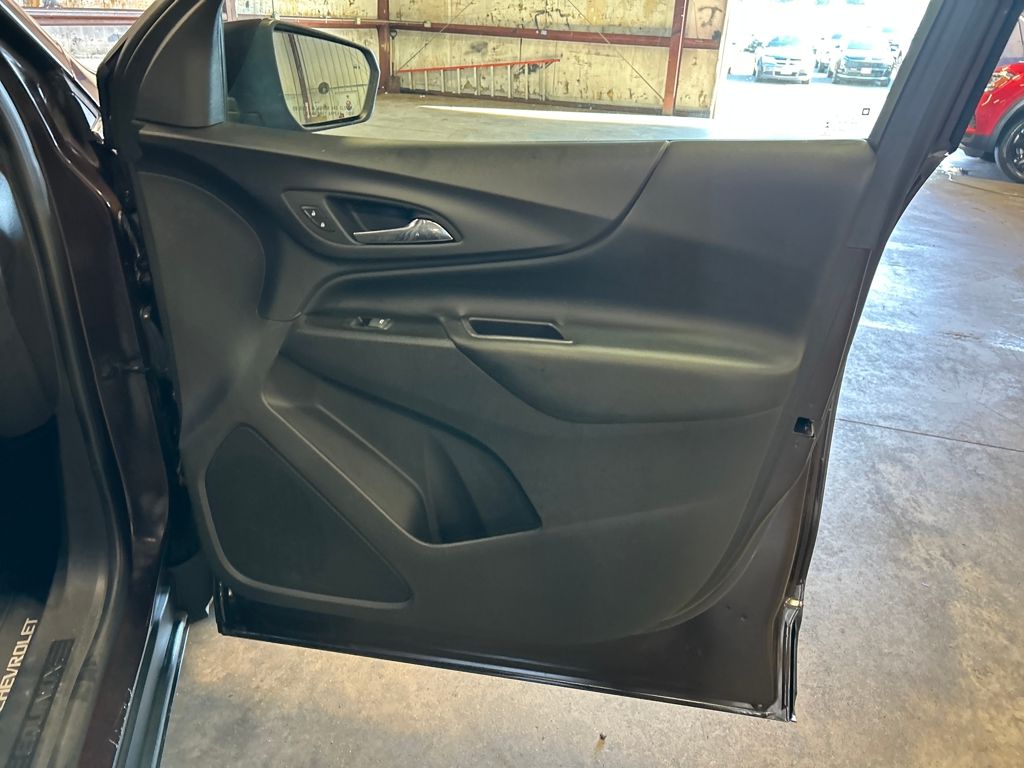 2020 Chevrolet Equinox LT photo 23