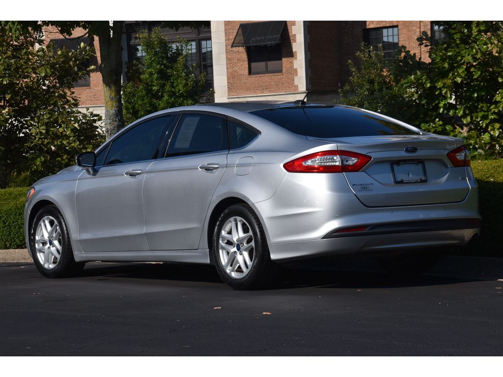 2016 Ford Fusion SE photo 6