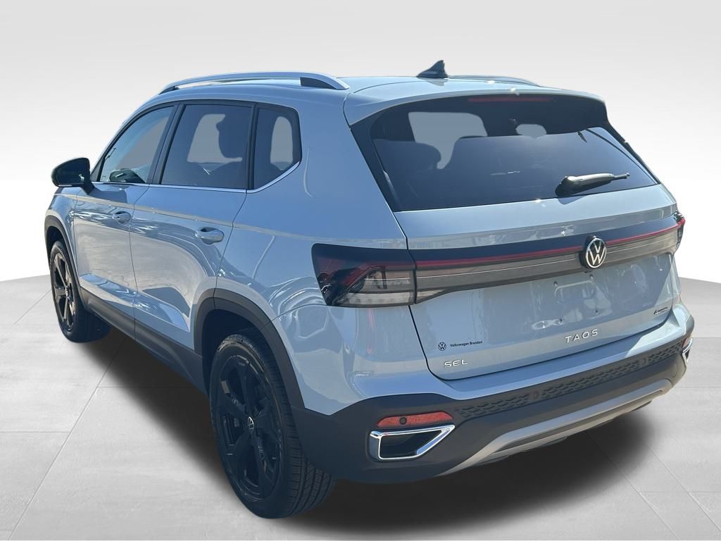 2025 Volkswagen Taos SEL photo 4