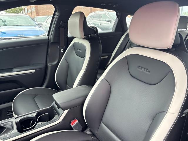 2025 Kia K4 GT-Line photo 2