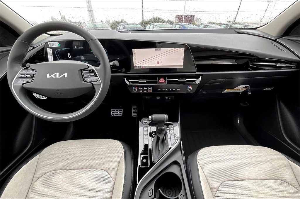 2025 Kia Niro SX Touring photo 4