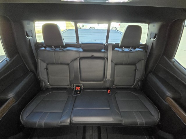 2021 Chevrolet Silverado 1500 High Country photo 16