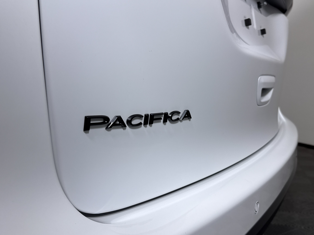2025 Chrysler Pacifica photo 18