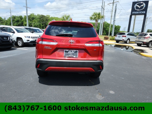 2022 Toyota Corolla Cross LE photo 2