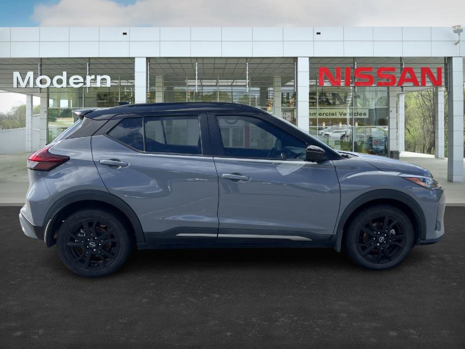 2022 Nissan Kicks SR photo 6