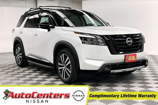 2025 Nissan Pathfinder Platinum's photo