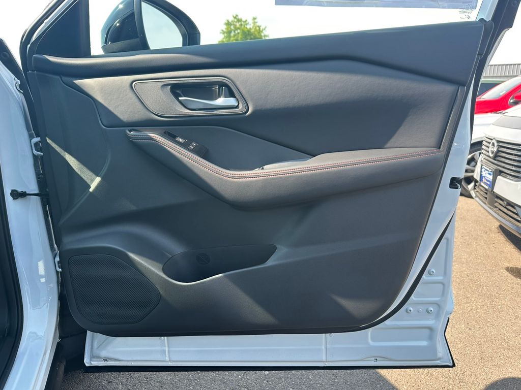 2026 Nissan Rogue SV photo 19
