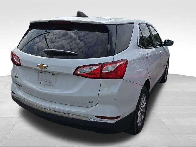 2021 Chevrolet Equinox LT photo 2