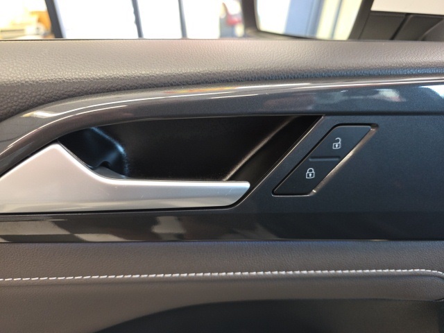 2023 Volkswagen Taos SEL photo 14
