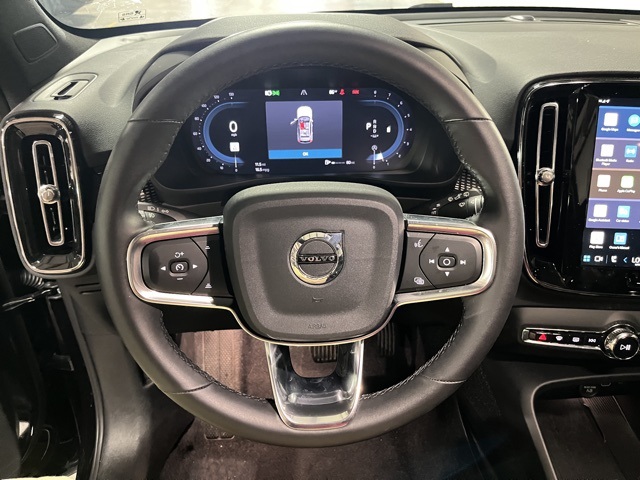 2025 Volvo XC40 Plus photo 15