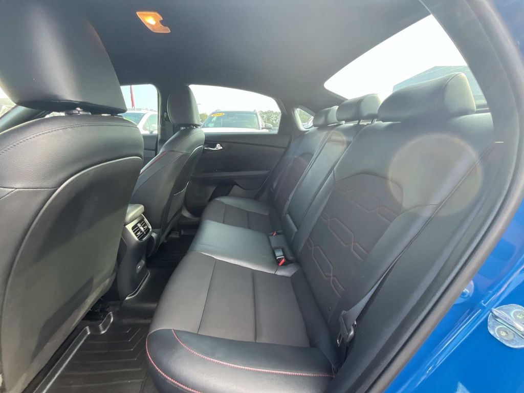 2023 Kia Forte GT photo 11