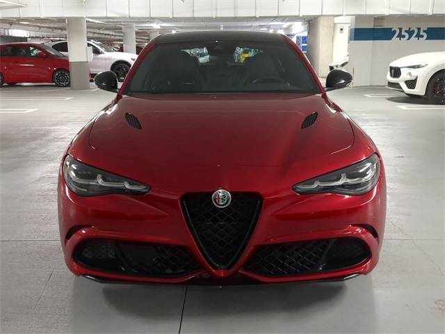2024 Alfa Romeo Giulia Quadrifoglio photo 2