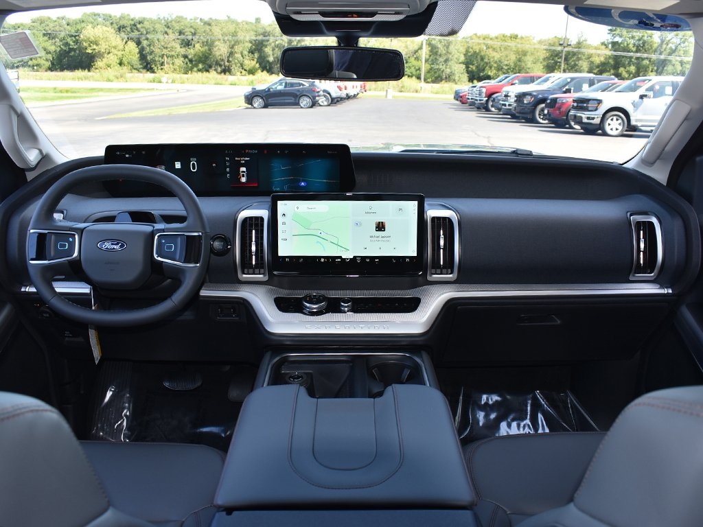 2025 Ford Expedition MAX photo 3