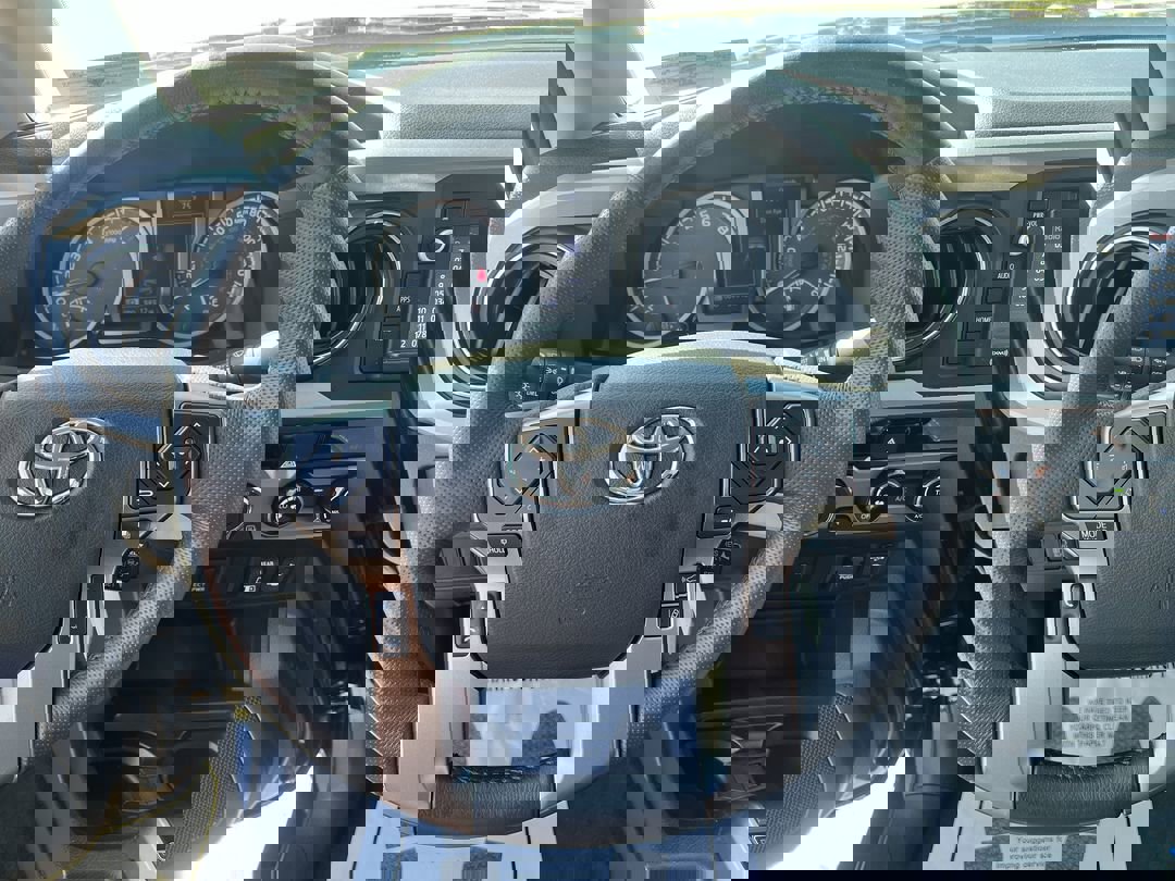 2018 Toyota Tacoma V6 SR5 4x4 photo 14