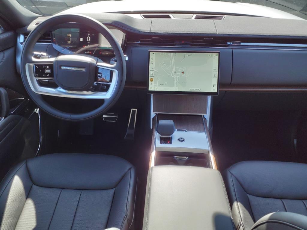 2025 Land Rover Range Rover SE photo 4
