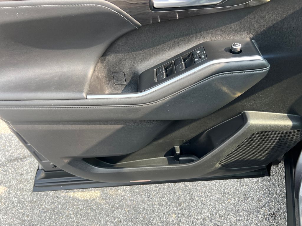 2022 Toyota Highlander Hybrid Limited photo 9