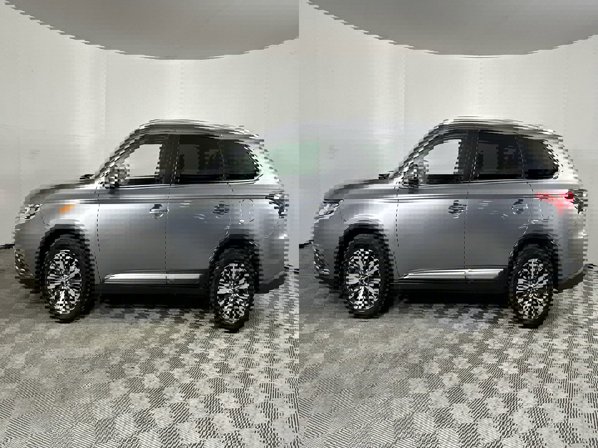 2020 Mitsubishi Outlander SEL photo 5