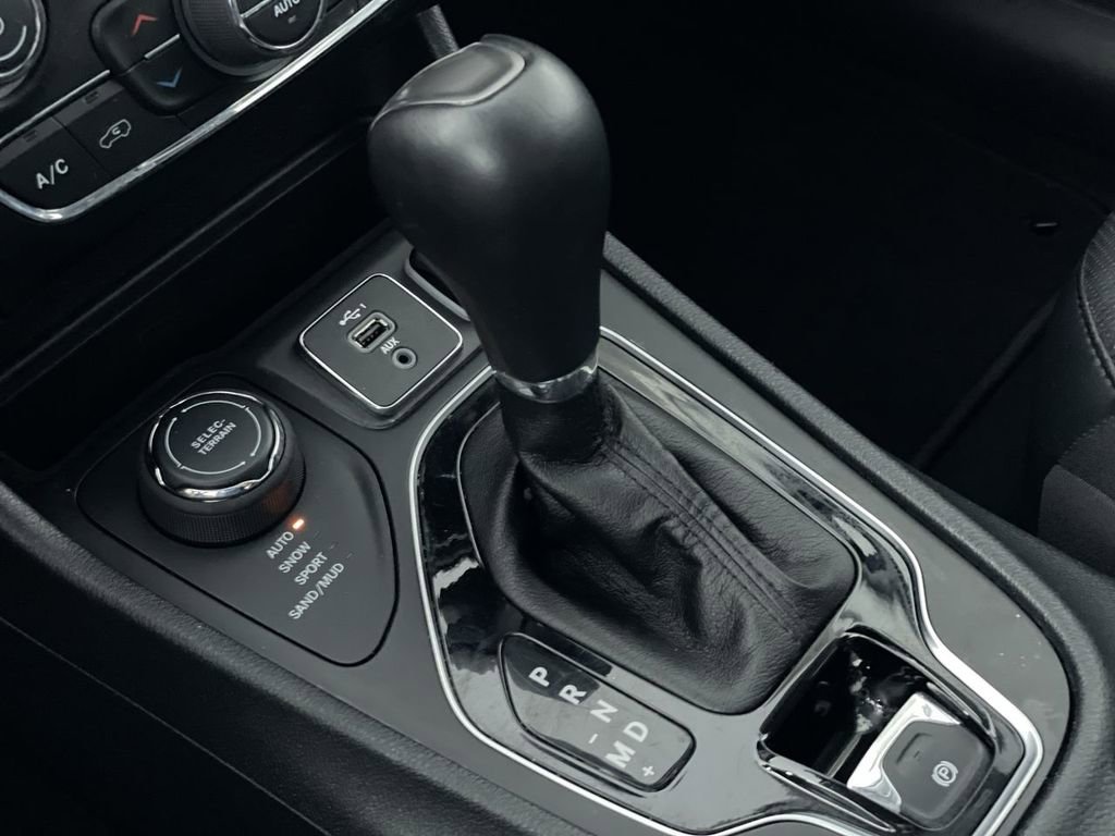 2023 Jeep Cherokee Altitude Lux photo 15