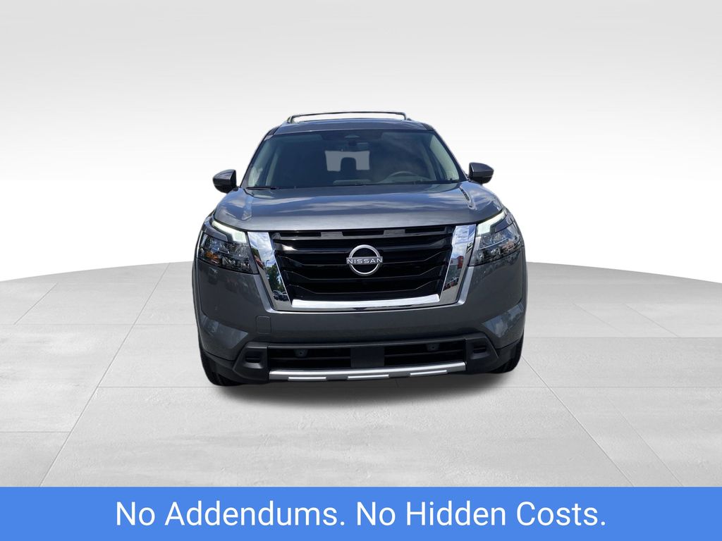 2025 Nissan Pathfinder Platinum photo 2