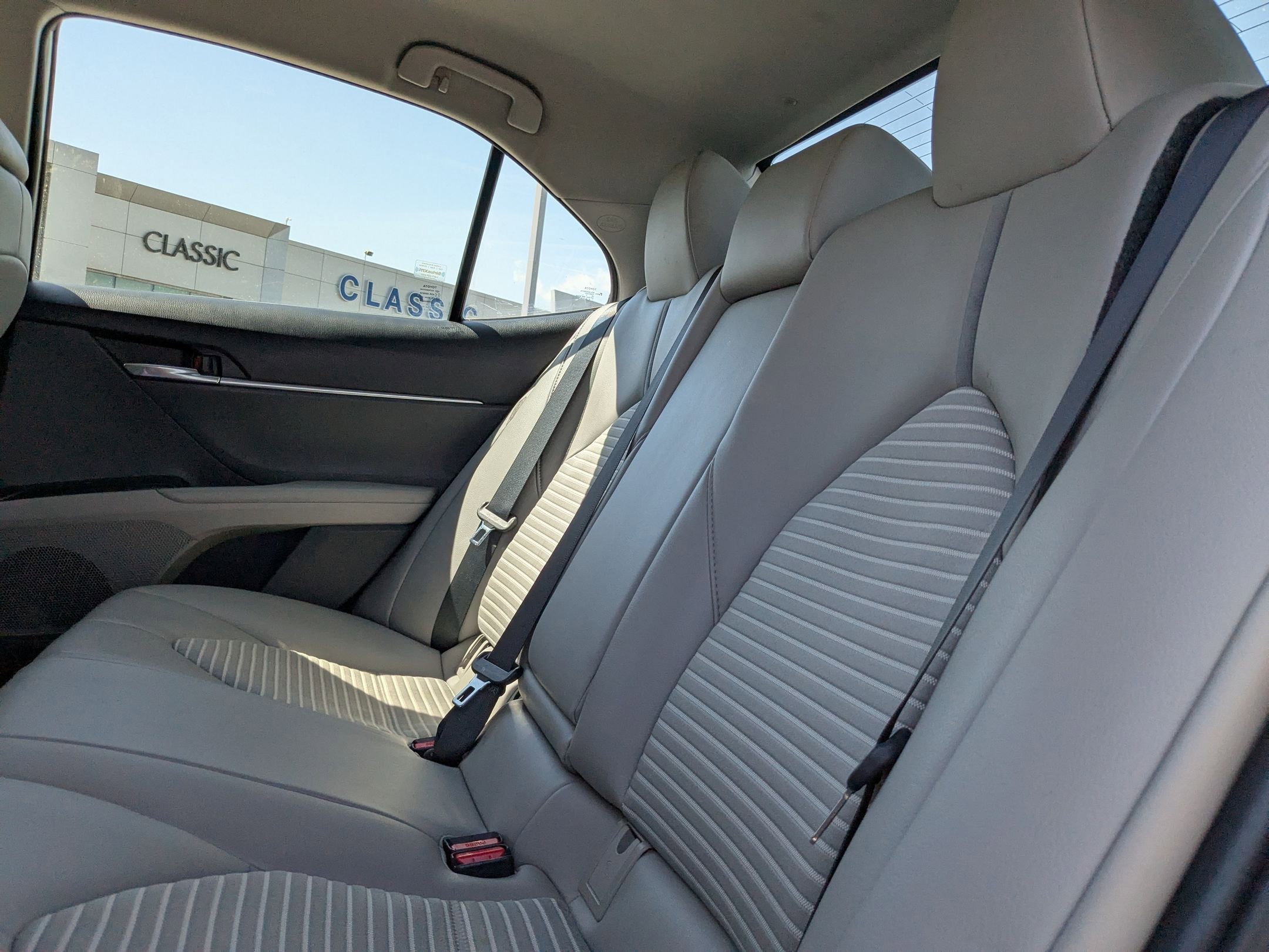 2020 Toyota Camry SE photo 28