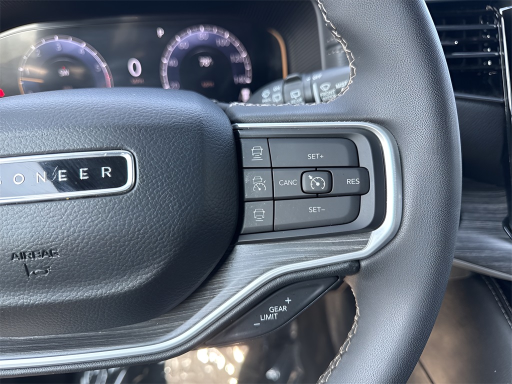 2024 Jeep Wagoneer L Series II photo 17