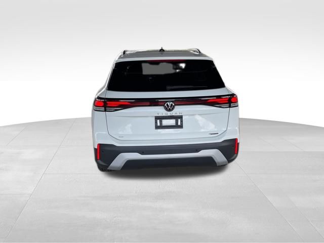 2025 Volkswagen Tiguan SE photo 4