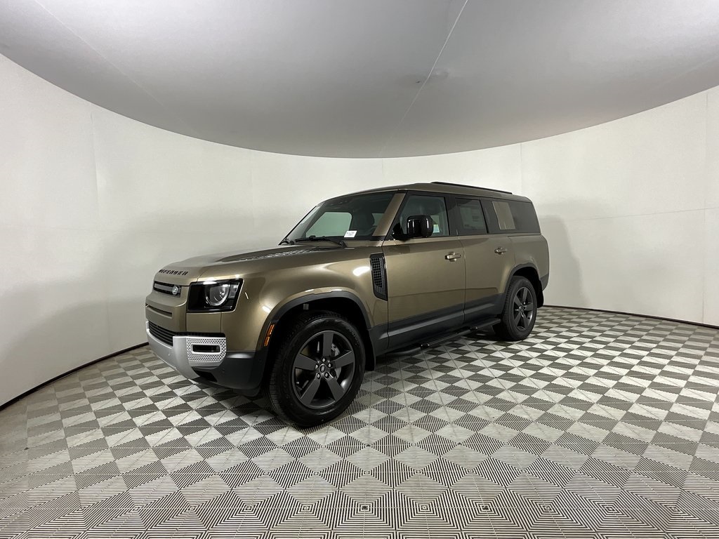 2025 Land Rover Defender S's photo