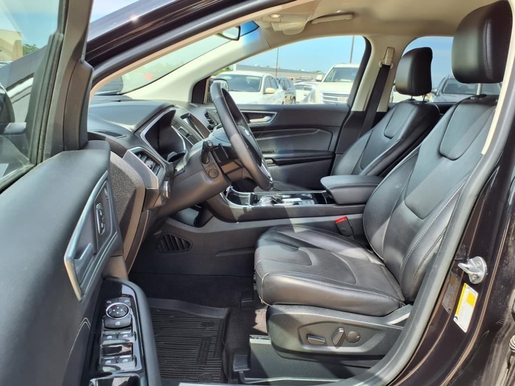 2020 Ford Edge Titanium photo 25